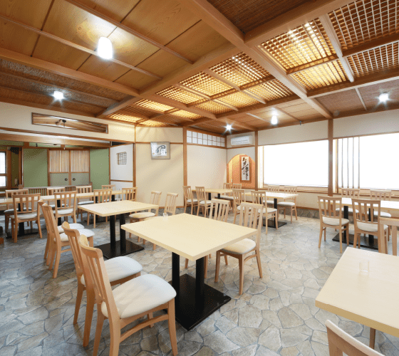 彩華喜沢店テーブル席